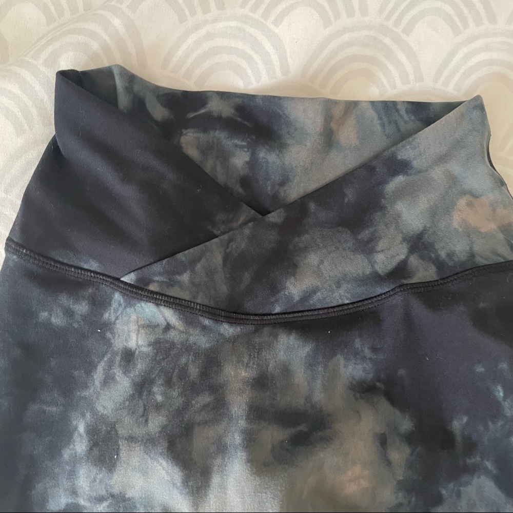 Alphalete Black Tie-Dye Leggings - Picture 3 of 4